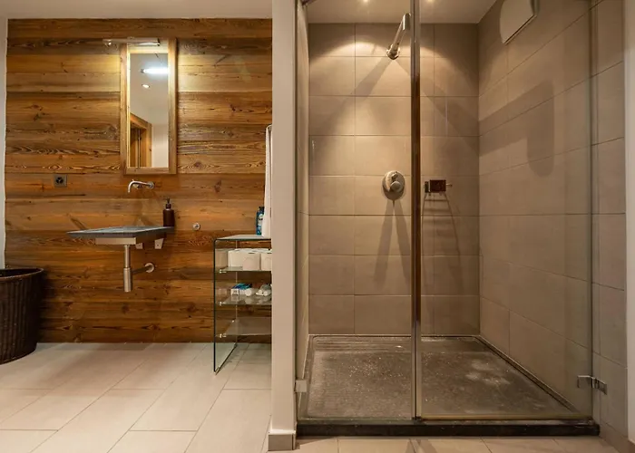 Above The Clouds - Spacious With Great View Chalet